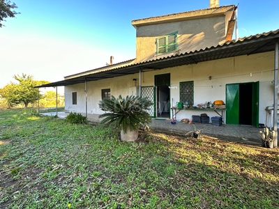 Villa a Fiumicino in Via Davide Passigli