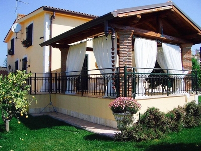 Prestigiosa villa di 335 mq in vendita, Via Claudio Monteverdi, Anzio, Roma, Lazio
