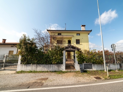 Villa Plurifamiliare a Udine in Via Tavagnacco