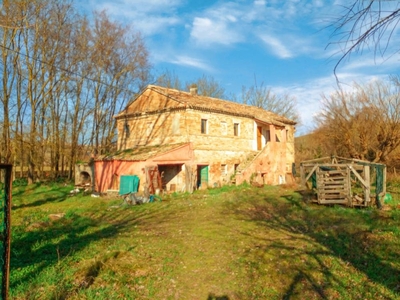 rustico / casale in vendita a Agugliano