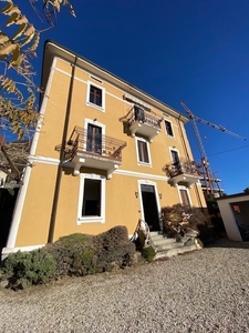 Appartamento con giardino in via a. manzoni 8, Caslino d'Erba
