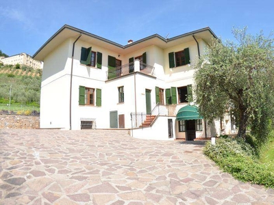 Confortevole appartamento a Lucca con terrazza attrezzata