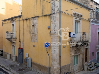 Casa indipendente in vendita a Ragusa - Zona: Ecce Homo