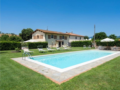 Confortevole casa a Borgo San Lorenzo con piscina privata