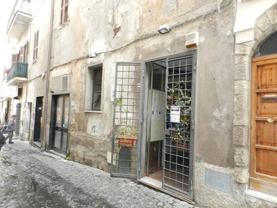 Locale commerciale in vendita, Tarquinia centro storico
