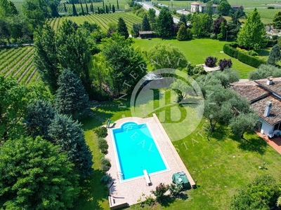 Prestigiosa villa di 400 mq in vendita Sirmione, Italia