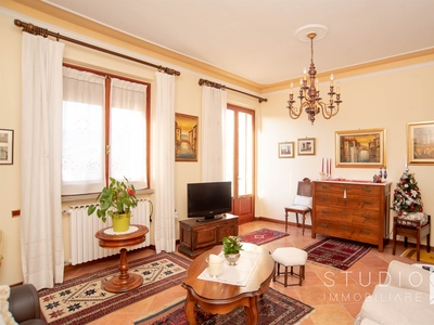 Villa bifamiliare in vendita a Pistoia Pistoia Nord