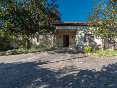 Villa con terrazzo a Cassino