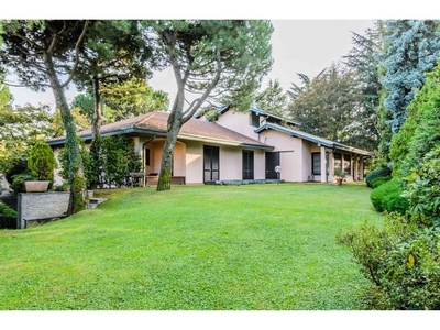Prestigiosa villa in vendita Varese, Lombardia
