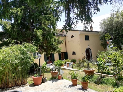 Villa in vendita a Crespina Lorenzana Pisa