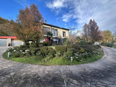 villa indipendente in vendita a Varzi