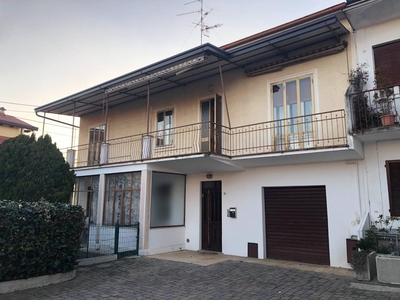 Casa indipendente in vendita a Jerago Con Orago