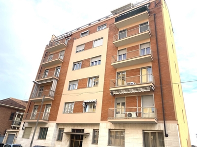 Appartamento in Via Lesegno , 51, Torino (TO)