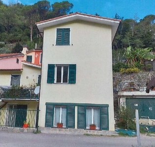 Appartamento in Via Pian del Molino - Carasco