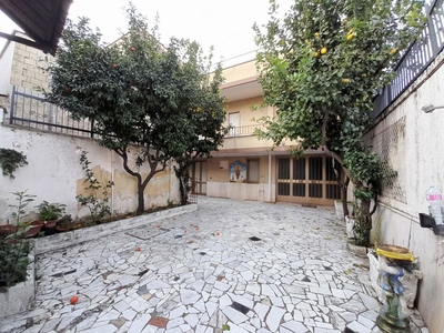 Casa Indipendente in Corso Umberto, Caivano (NA)