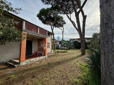 Casa indipendente in Via C. Papini - Forte dei Marmi