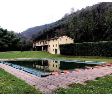 Casa indipendente in Via di Versona - Camaiore