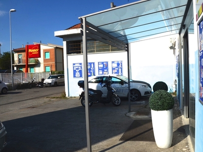 Fondo commerciale in affitto Livorno