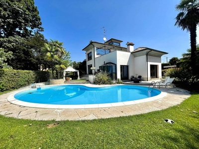 Prestigiosa villa di 500 mq in vendita, Via Monte Resegone, 27, Concorezzo, Lombardia