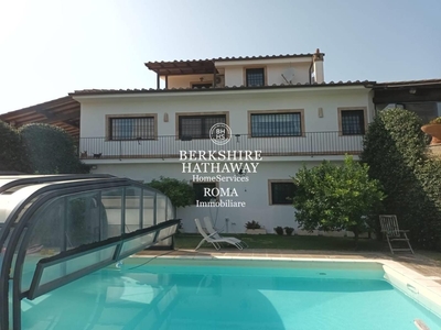 RIF94V23 - villa elegante con piscina