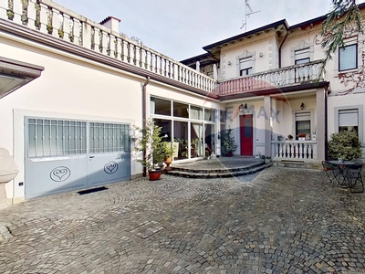 Vendita Villa via Venegoni, Busto Arsizio