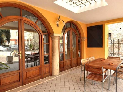 Casa Indipendente in Vendita ad Padenghe sul Garda - 400000 Euro