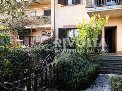 Villa a Schiera in Vendita ad Tivoli - 275000 Euro