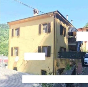 Villa a schiera in Via delle Cartiere - Pescia