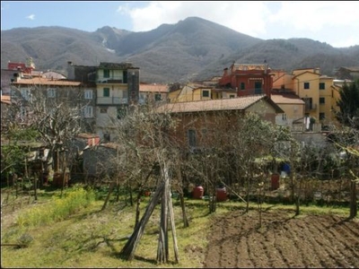 Villa a schiera in Via Tarnone - Bedizzano, Carrara