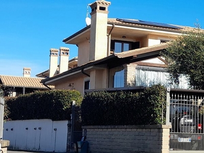 Villa bifamiliare in Via Rota, 00, Manziana (RM)