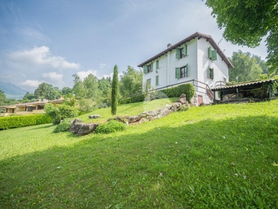 Villa in vendita a Ferrara Di Monte Baldo