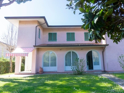 Villa in vendita Forte dei Marmi, Toscana