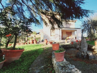 Villa in zona Carcheri a Lastra a Signa