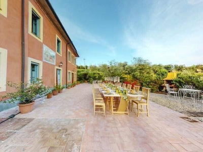 8 bedroom Tuscany villa with pool
