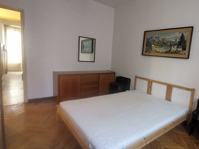 Accogliente camera in appartamento con 2 camere da letto a Lodi, Milano