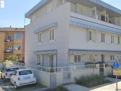 Appartamento a Faenza, 8 locali, 4 bagni, con box, 209 m², 2° piano