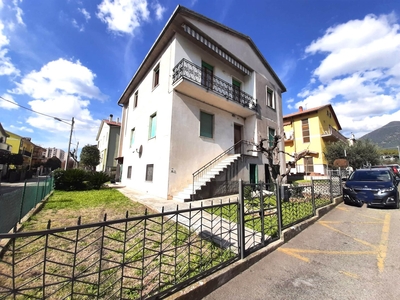 Appartamento in vendita a Terni Borgo Rivo
