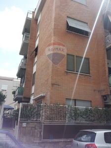 Appartamento in Via Vincenzo Vela, Roma, 6 locali, 2 bagni, posto auto