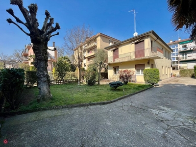 Casa Bi/Trifamiliare in Vendita in Viale Garibaldi a Venezia