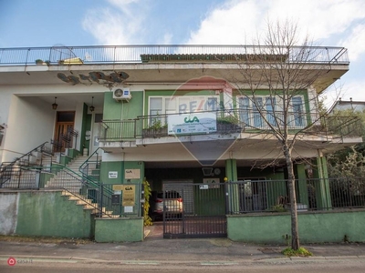 Casa Bi/Trifamiliare in Vendita in Viale Maiella 87 a Chieti