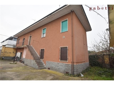 Casa Indipendente in Via Fratelli Bronzetti, 17, Magenta (MI)