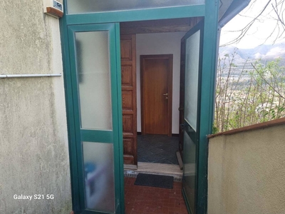 Casa Indipendente in Via Parrocchia, 2, Pellezzano (SA)