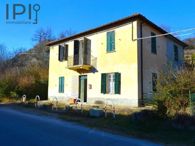 Casa indipendente in Via val piana, Piana Crixia, 8 locali, 3 bagni