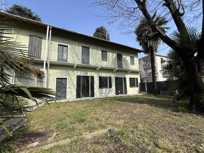 Casa singola in vendita a Lonate Pozzolo Varese
