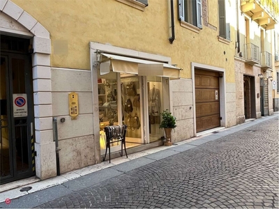 Negozio/Locale commerciale in Vendita in Via Noris Enrico 6 a Verona
