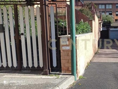 posto auto coperto in vendita a Roma