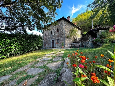 Rustico casale in vendita a Piazza Al Serchio Lucca