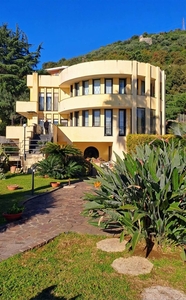 Villa a Salerno, 10 locali, 7 bagni, giardino privato, 610 m²