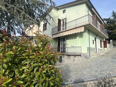 Villa con box doppio a Montalto Pavese