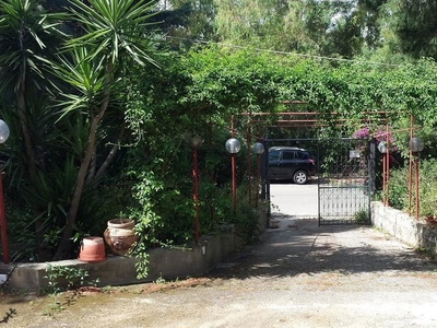 Villa in Contrada Traversa, 1, Ventimiglia di Sicilia (PA)